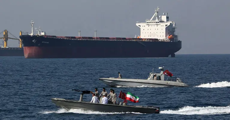 হরমুজ প্রণালীতে ইরানি নাবিকরা